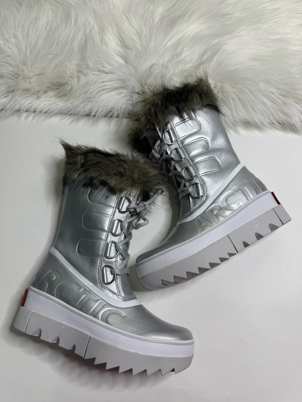 Sorel Silver Faux-Fur Platform Winter Boots Woman New Size 6.5, 7, 7.5, 8